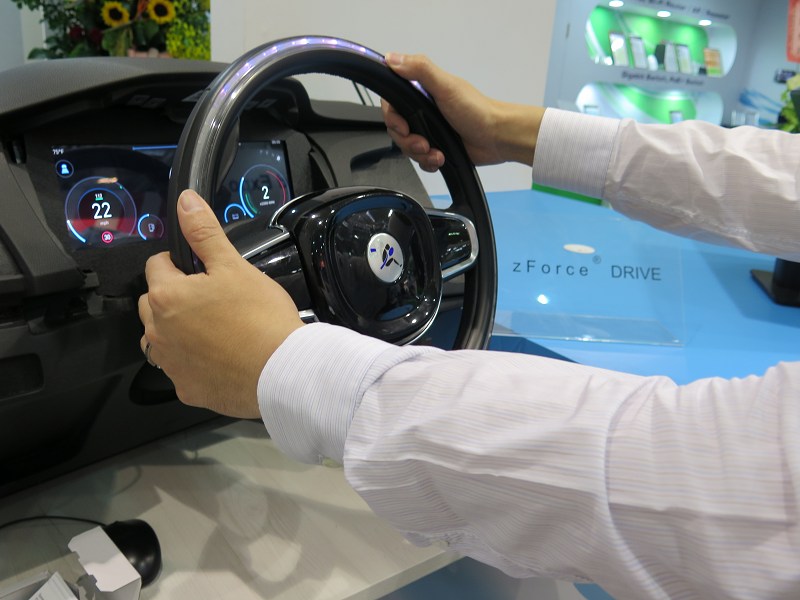 Neonode將觸控整合到汽車方向盤內，讓駕駛者可利用方向盤做出指令。