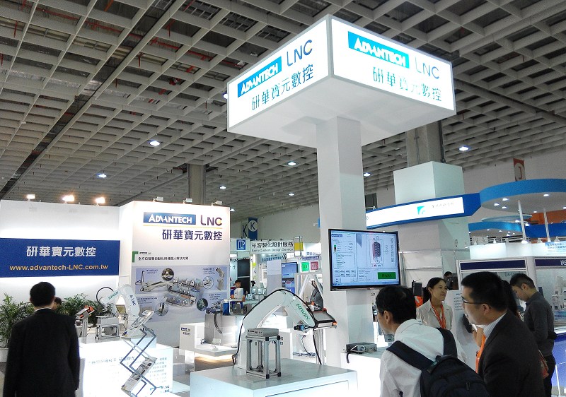 研華寶元數控的產品包括工業電腦、運動控制卡及週邊產品、I/O轉接板與軟體。（攝影：陳念舜）