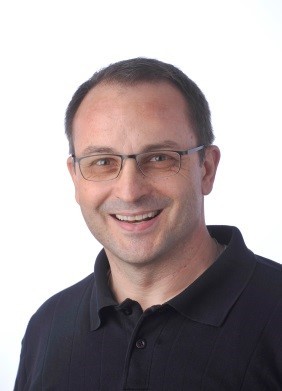 奧地利微電子先進光學解決方案部門策略計畫總監Darrell Benke表示，智慧感測器可以互相結合以模擬人的感知，並且記錄環境條件的變化，如溫度、位置、光、壓力、聲音和動作。