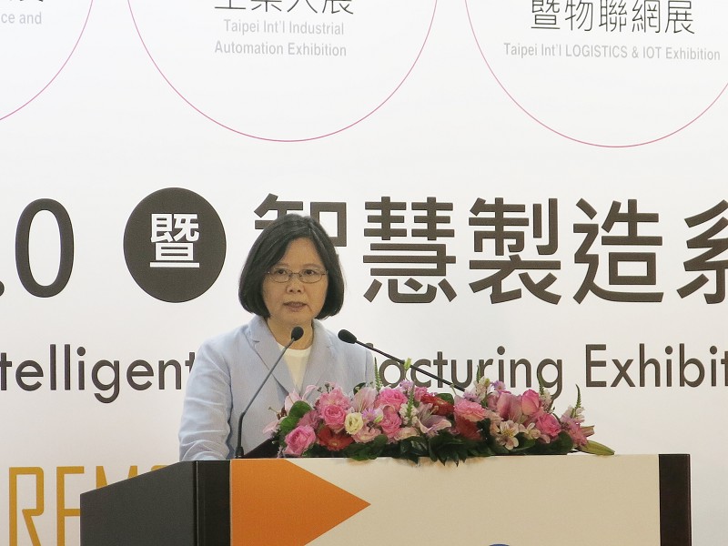 蔡英文認為，智慧製造除了能減輕人力方面的壓力，還可做出市場區隔性，將台灣提升為高品質產品的生產基地。
