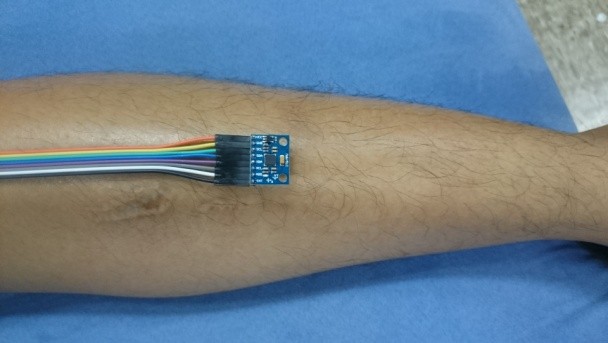 腳上的三軸加速度SENSOR