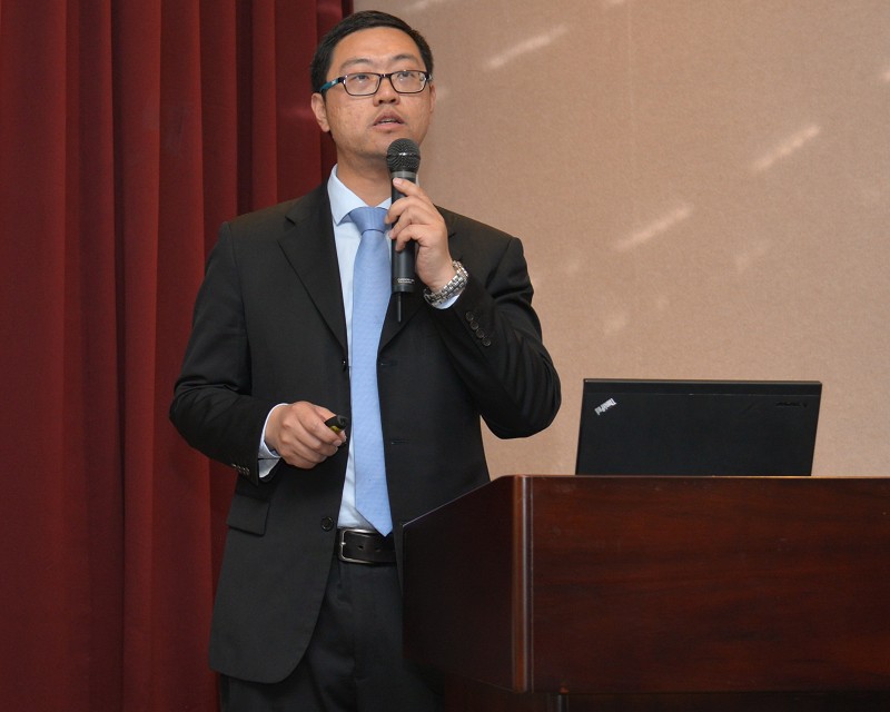 巴魯夫自動化公司市場部經理宋一飛，提供以RFID、IO-Link為核心的解決方案，可支援廠內不同CNC數控系統管理刀具，並與廠內現場層直接通訊，打通最後一哩。(攝影:陳念舜)