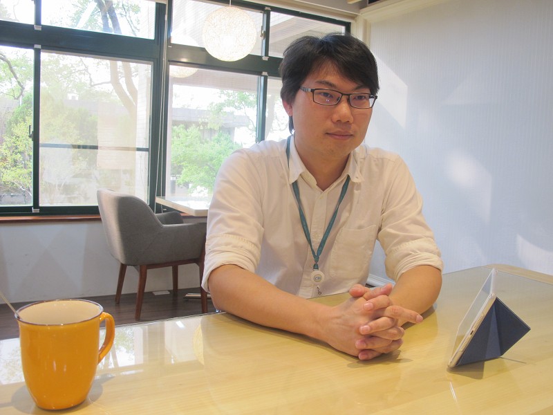 工研院IEK專案經理侯鈞元解釋光場顯示技術的成像原理。（攝影∕廖家宜）