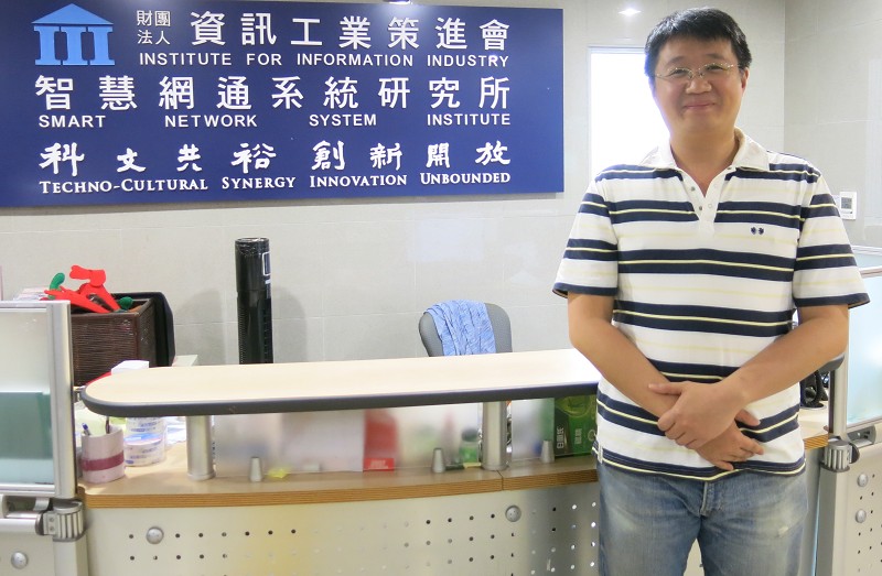 資策會智慧網通系統研究所產品經理劉泰利則表示，In-Snergy Sensor系統可按照事件緊急狀況的急迫性，重新排序資料傳輸的順序，以讓緊急的影像資訊得以優先傳輸至後端加以處理。