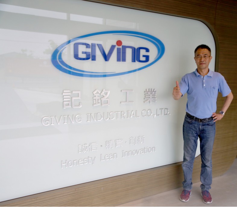 汽車後視鏡大廠記銘工業董事長黃宗銘表示，面對工業4.0應順勢而為，加速因應市場的變化。(photo:鼎新)