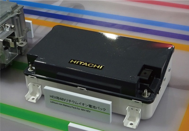 日立針對中混動力汽車，開發了新一代高動力輸出的48V鋰離子電池組