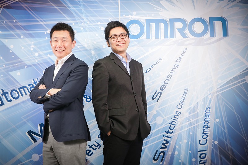 歐姆龍Marketing Center長（兼）PMM課長中野內大祐與Robot商品推進課長常政潤合影。