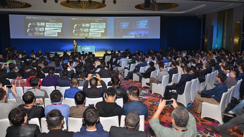 達梭系統在「體驗時代的製造業」大會中發表最新3DEXPERIENCE Twin平台，並結合AR、AI工具在各領域的實際應用。（攝影╱陳念舜）
