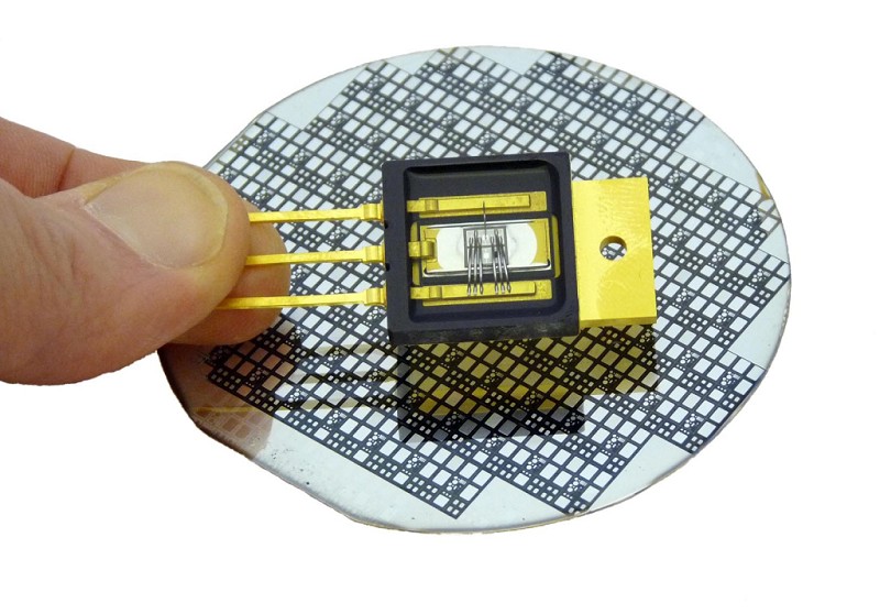 更高的效率追求下SiC（碳化矽）、GaN（氮化鎵）將成為新一代電源主流元件
