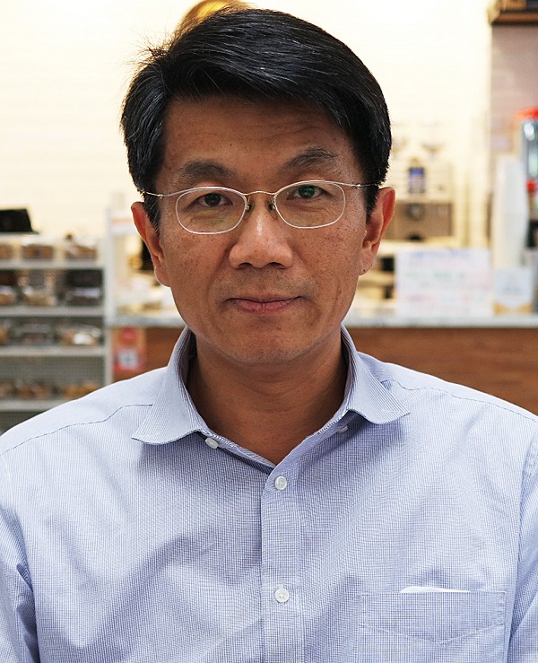 金屬中心精微成形研發處處長花瑞銘說，台灣電動車供應鏈具少量多樣化的競爭優勢。（攝影／王景新）