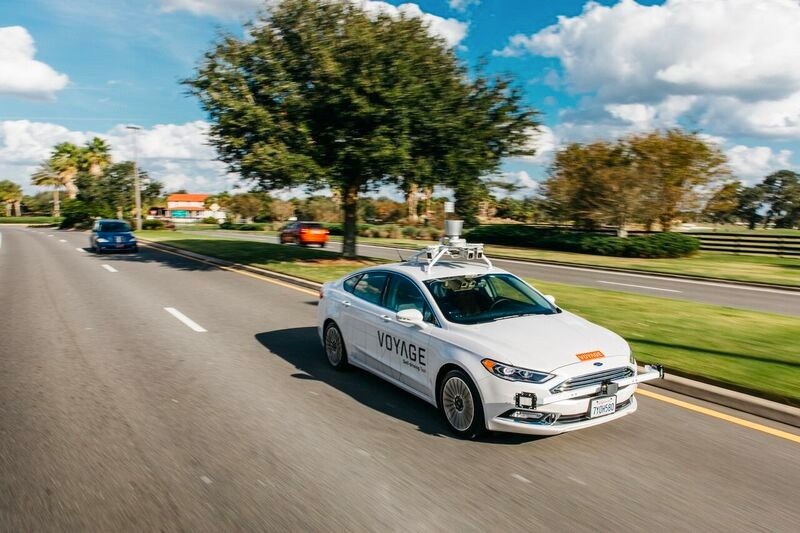 在佛羅里達州Villages社區行駛的Voyage無人自駕計程車。