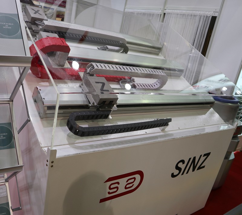 欣軍的SQ802與SQ803方型護管設計更輕薄、順暢度更佳。（攝影／王明德）