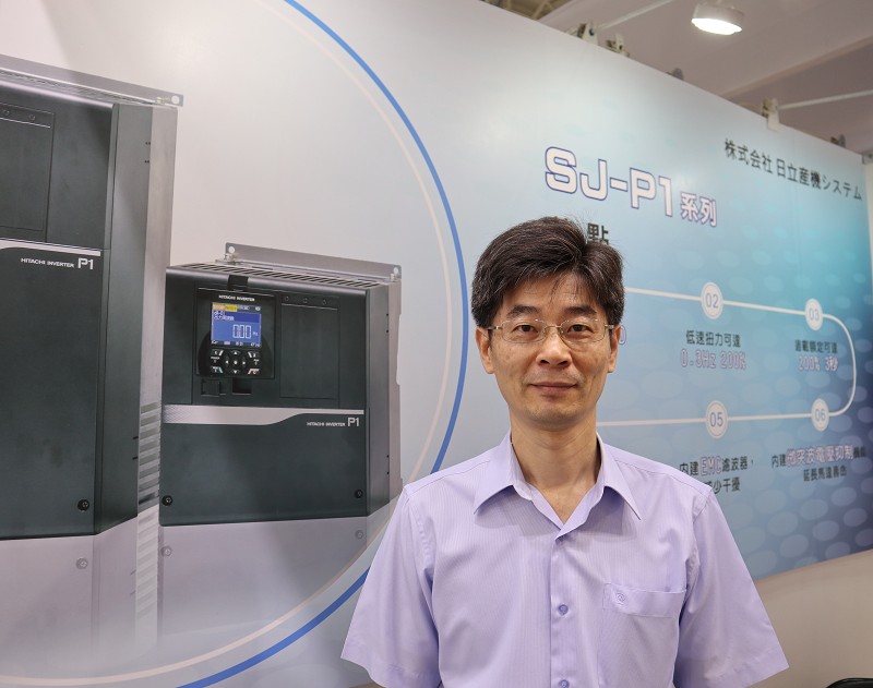 永彰機電產品經理鄭仲淋指出，日立變頻器WJ200具有優異的控制性能與簡易操作方式。（攝影／王明德）