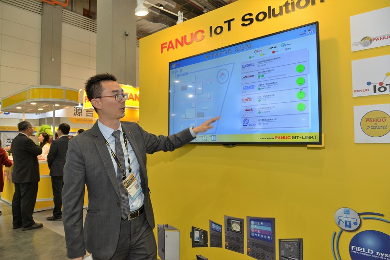 FANUC以製造現場的未來發展為目標，期望以FIELD system開放平台為中心，提供End user、Apps開發商所需資訊，進而活用邊緣端的AI+IoT技術，提供創新生態系統。（攝影／陳念舜）