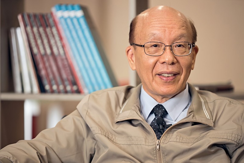 李嗣涔博士從台大校長、專精半導體的電機系教授，搖身一變，成為台灣最具權威的氣功與靈界科學的研究者。