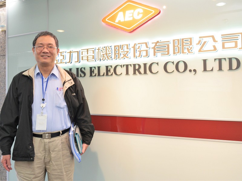 亞力電機公司研究開發處協理兼綠能處處長方志行指出，未來該公司將持續朝向綠能結合儲能發展，以充分發揮節能效益；進而整合智能監控，建構系統解決方案。（攝影／陳念舜）