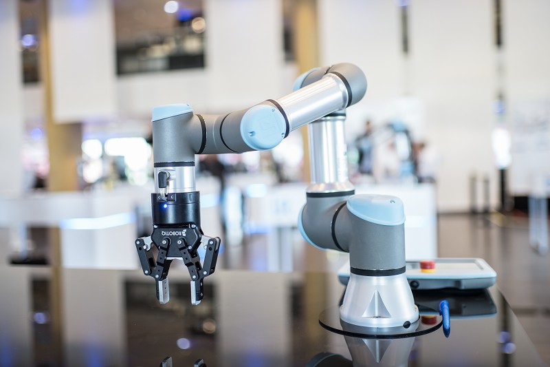 Universal Robots選擇採用第三方生態系統的方式為協作型機器人提供末端夾治具。圖為UR+_UR手臂與末端夾治具。(source: Universal Robots)