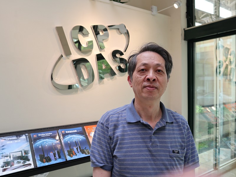 泓格科技行銷業務處副總經理鄭樹發指出，建置智慧廠務系統時，必須盡量縮短工廠設備的停機時間。(攝影／王明德)