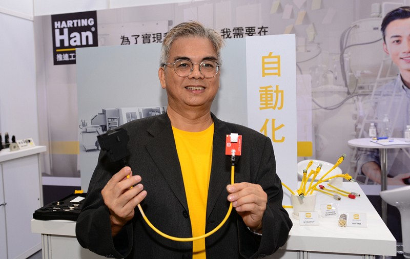 浩亭展出獲獎ix Industrial連接器ix Industrial的體積縮小了三分之一台灣浩亭總監林筆章快速裝卸模組化連接器Han-Modular Flexbox（攝影／籃貫銘）