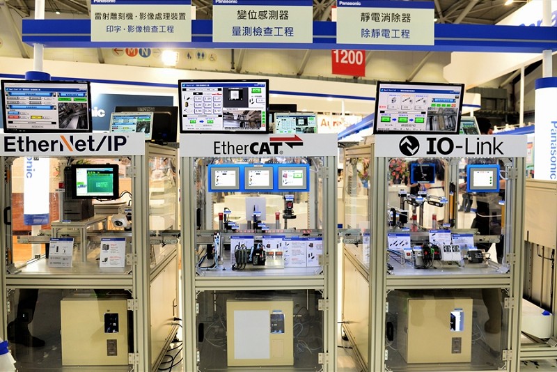 松下發表自日本原裝引進來台的印刷電路板（PCB）智慧製造示範產線，利用IoT科技實現製程可視化目標。（攝影／陳念舜）