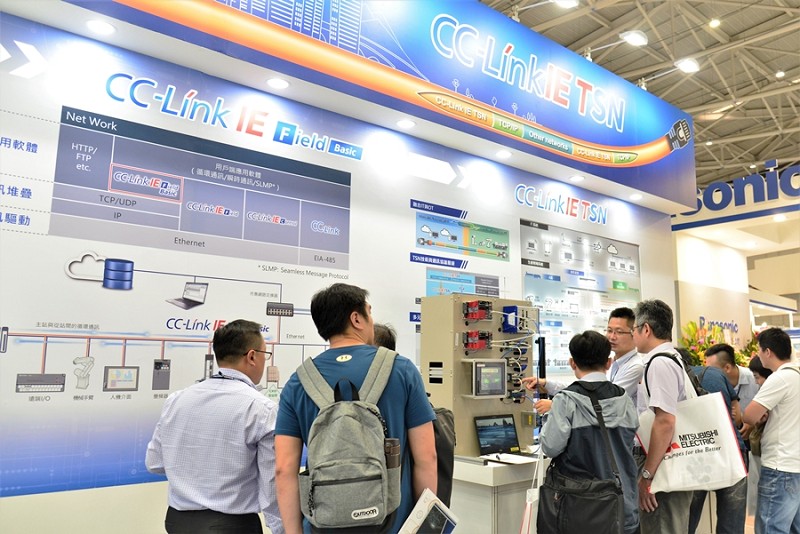 CC-Link IE TSN現還提供多樣化開發手法，普及各種機器裝置，今年在會場也有合作夥伴率先發表符合CC-Link IE TSN協議的成熟商品。（攝影／陳念舜）
