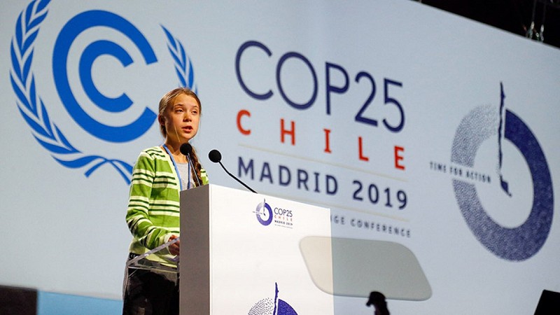 瑞典環保少女桑伯格（Greta Thunberg）在2019年COP25世界氣候變遷大會上，呼籲各國政府與產業應負起節能減碳責任，來避免災難性的全球暖化。（source： reneweconomy.com.au）