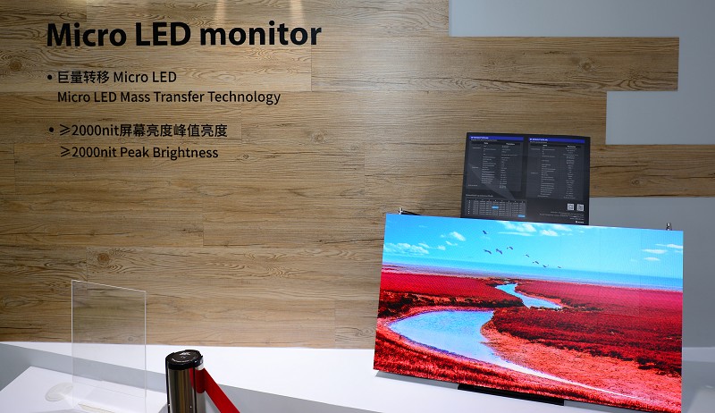 越來越多面板廠商推出玻璃背板的Micro LED方案，但由於良率問題，目前模組最大做到12吋，更大尺寸的顯示器則是通過玻璃拼接的方式實現。