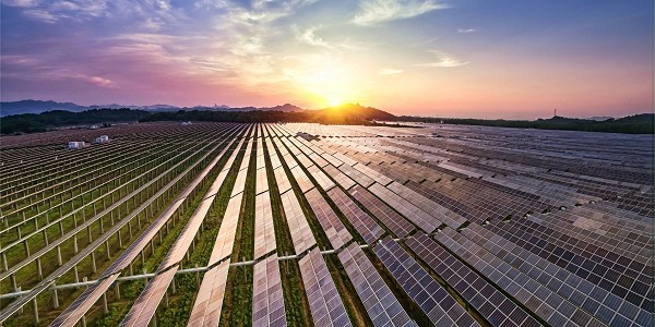 太陽能光伏發電產業正歷經急遽成長，全球有近8成的PV設備在過去五年間展開部署。