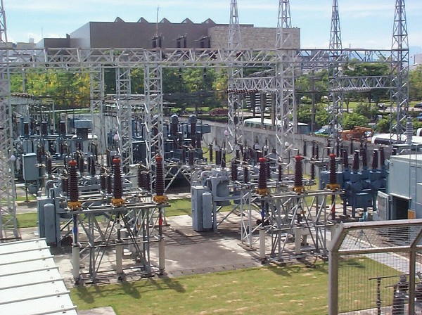 從今年元旦開始，台電也宣佈配合啟動世紀改壓工程，讓11.4kV配電系統合併為22.8kV，而逐步走入歷史。（source：163.28.10.78/）