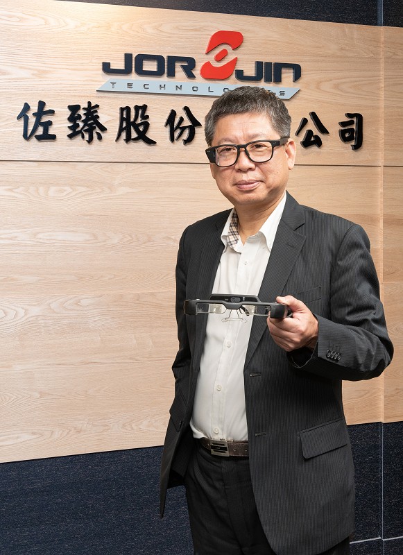 佐臻科技董事長梁文隆