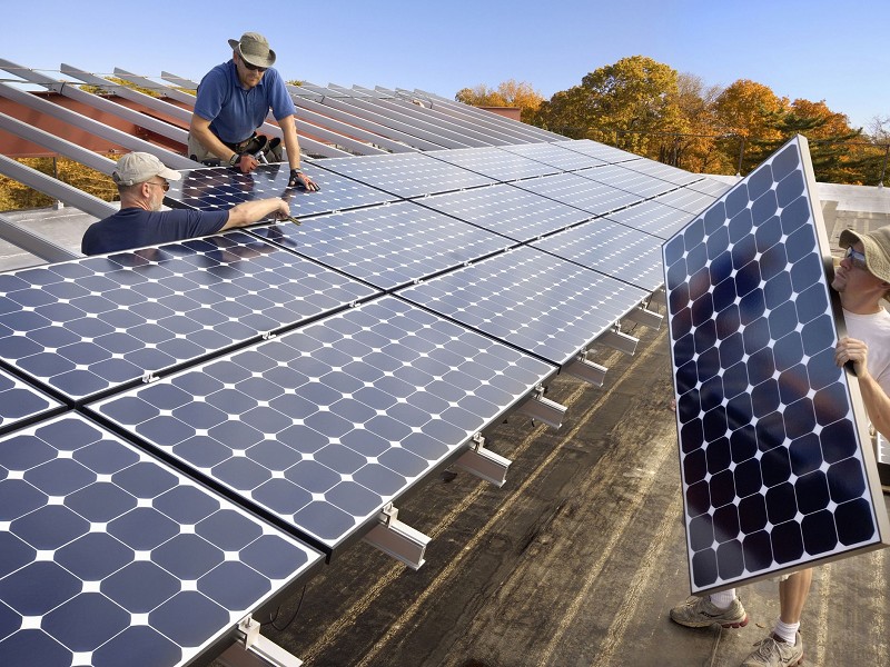 亞洲的太陽能與風力發電相關產業具備優越資通訊科技實力，使智慧能源系統在此區域發展更為成熟。（source：Investopedia）