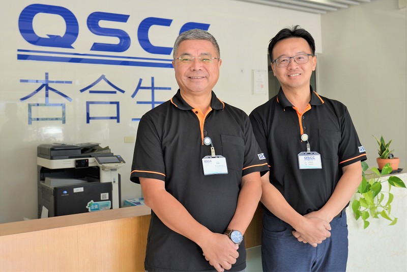 杏合生醫公司董事長吳雲明（左）、總經理李成芳（右）表示透過ERP建立標準豐富管理流程與完善管理制度，持續標準化再自動化及建立快速反應機制以確保擁有長期競爭優勢。（攝影：陳念舜）