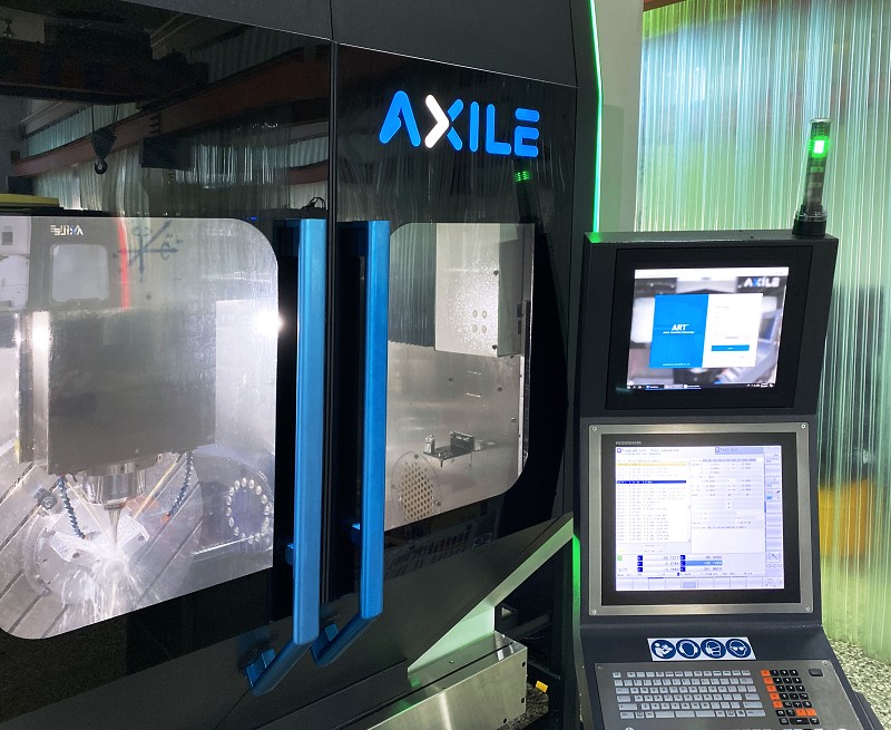 達佛羅高階機種品牌「AXILE」專攻高速高精度三軸及五軸加工中心機；並以智能化技術為導向，推出一系列符合工業4.0解決方案。（source：達佛羅公司）