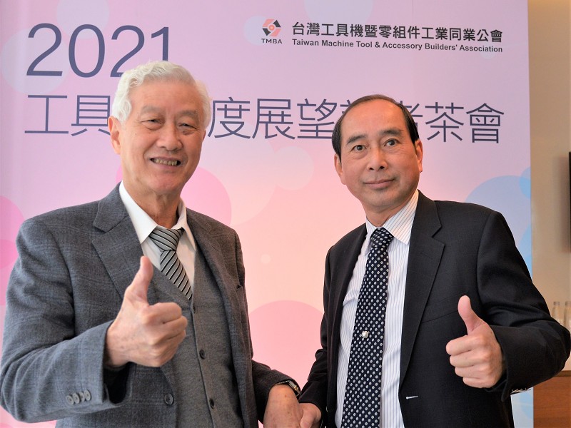 工具機公會零組件成員之一的靄崴科技董事長陳金柏（左）、普森精密總經理彭森榮（右）持續利用認證和技術優勢，搶進國內外國內外半導體設備大廠供應鏈。（攝影／陳念舜）