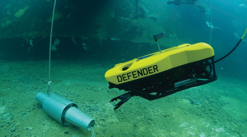 VideoRay Defender 是一款遠端遙控水底機器人 (ROV)，需要一個穩健的高密度供電網路 (PDN) 提供強大的推力，才能在最具挑戰性的條件下實現敏銳的機動性。