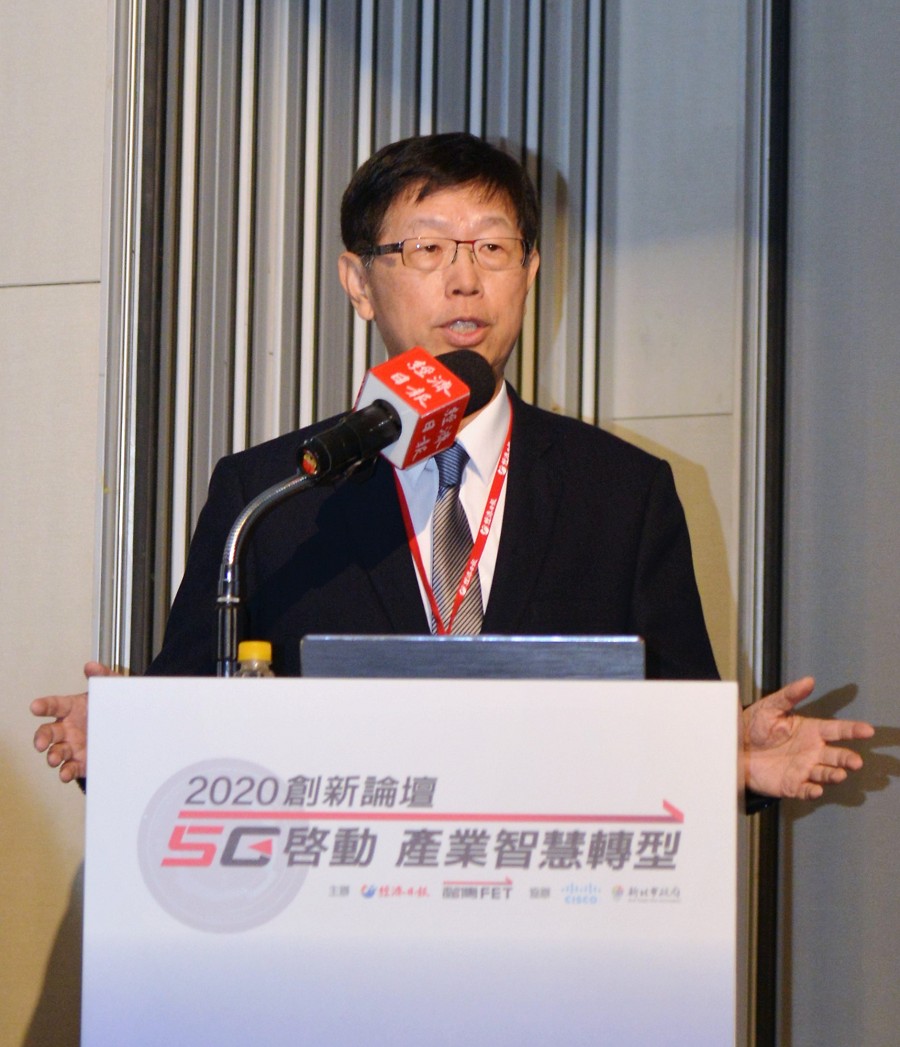 鴻海科技集團董事長暨鴻海研究院院長劉揚偉便指出：「其實顧客的需求千年不變，改變的只是滿足的方法！例如隨著人口遞增使得供應鏈變得越來越複雜，導致通訊變成非常重要的工具。」（攝影：陳念舜）