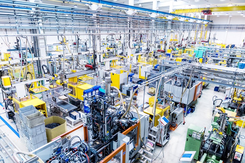 工業自動化中的 IIoT 功能仰賴越來越多連網裝置採用工業通訊協定達到連網。這些網路的抽象層無需底層功能的專業知識，這也是為何有如此多設計工程師都專注在機器網路頂層 （應用） 的原因。（source：Getty Images）