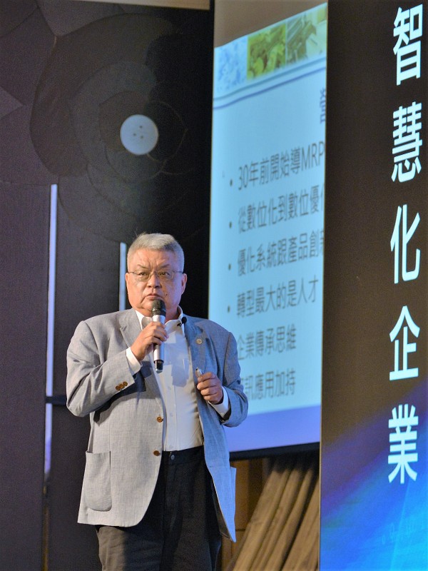 鳳記國際機械董事長魏燦文指出，數位轉型除了有賴於企業解決前述管理問題之外，其次是在技術上，必須隨著數位化不斷累積人才，才能搏得客戶肯定下單並通過驗收。（攝影：陳念舜）