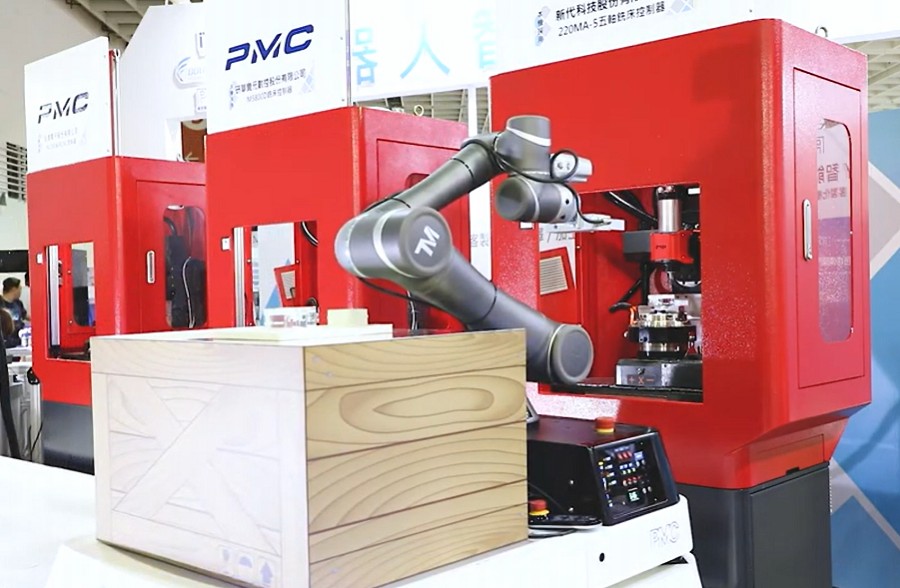 機械加工應用 (搭配使用PMC AGV)。 (Source：達明)