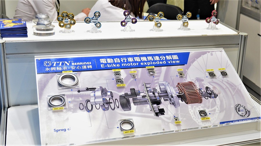 永興軸承公司（TTN）針對自行車產業開發高品質的陶瓷軸承，包括鋼陶混合及全陶瓷軸承等，為許多專業車手或頂尖賽事提供了優越的綜合性能。（攝影：陳念舜）