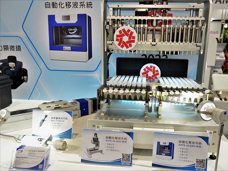 在精浚今年自動化展發表多樣新品中，包括甫榮獲2022年第30屆台灣精品獎的自動化核酸萃取機，結合工業自動化控制與醫療器材的概念。
