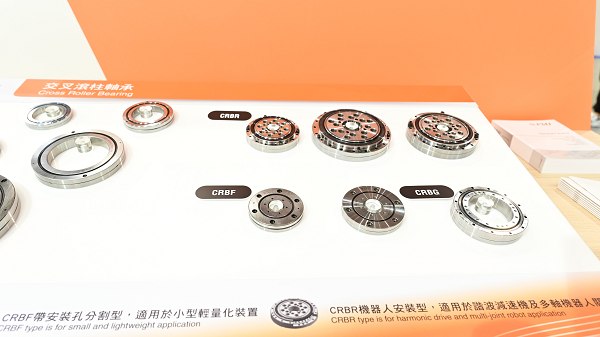 銀泰在今年提出可解決機構縮小體積的方法，即利用一只PMI交叉滾柱軸承取代兩只軸承，將大幅減少軸承所需高度，實現高剛性與強大的負荷能力。（攝影：陳念舜）