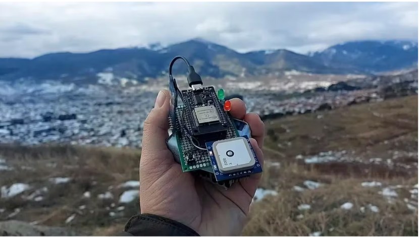 （<a href="https://www.hackster.io/news/this-portable-device-makes-trail-mapping-easy-7705329be2ce">圖片來源</a>）