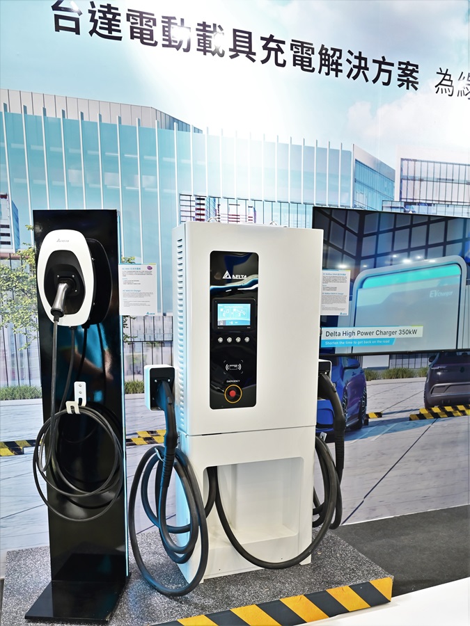 目前台達在電動車充電解決方案上，提供的交/直流充電樁已廣泛應用於高速公路休息站、車隊、商辦、廠辦及自用住宅等場域。（攝影：陳念舜）