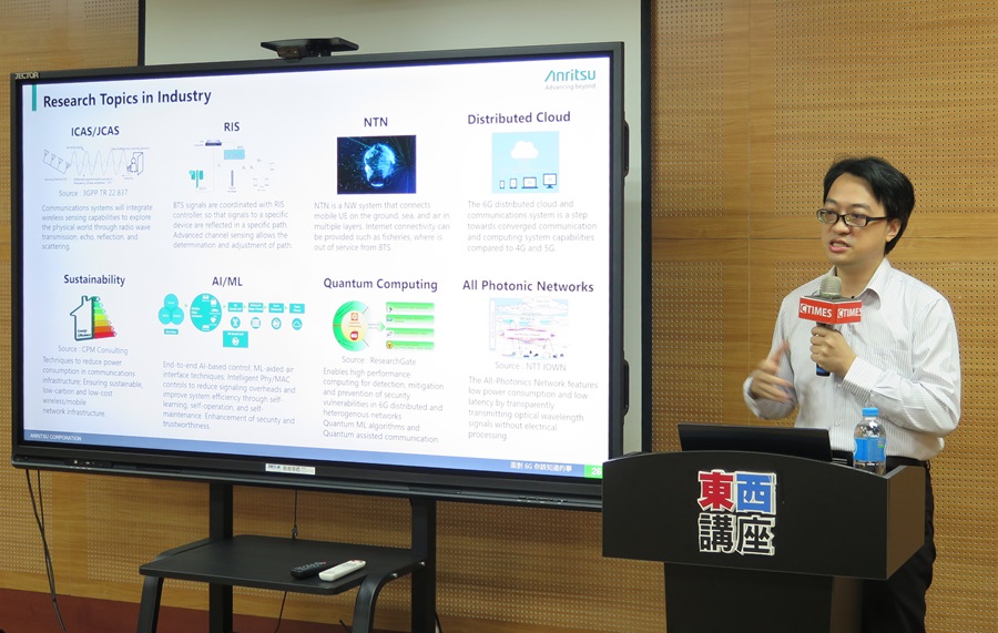 本場東西講座邀請到台灣安立知業務與技術支援部協理薛伊良，分享從5G到6G的通訊產業發展脈絡。（攝影／陳宇宸）