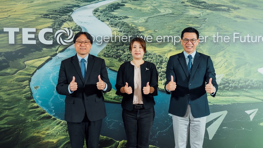 圖左至右：東元電機總經理高飛鳶、東電綠能執行長林美伶、盛齊綠能董事長陳振乾