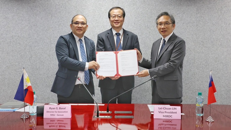 左起為菲律賓民答那峨島州立大學（MSU–General Santos）創新處處長 Dr. Ryan G. Banal、金屬中心副執行長 林烈全、台灣鑄造學會理事長 陳貞光。