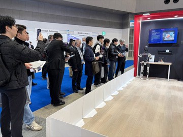 所羅門於iREX 2025展示人形機器人，運用NVIDIA Jetson與Isaac GR00T完成由語意指令、環境理解到移動與抓取的流程。照片／所羅門科技。