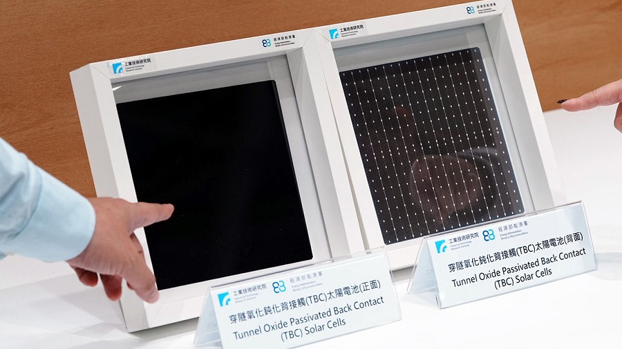 工研院研發之TBC 太陽電池，結合背面電極設計降低光電損耗並提升發電效率，且可相容現有產線設備進行升級